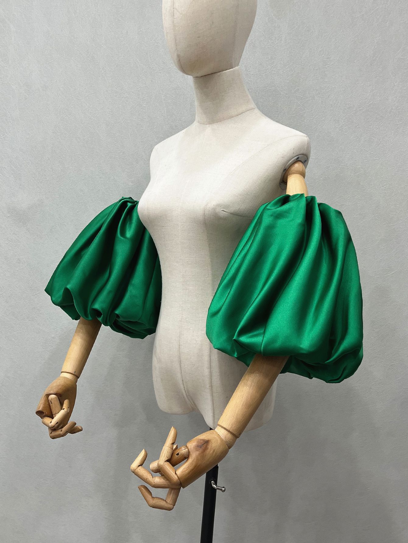Women's Elegant Designer Puff  - đánh giá và giá Vintage Fashion Photography