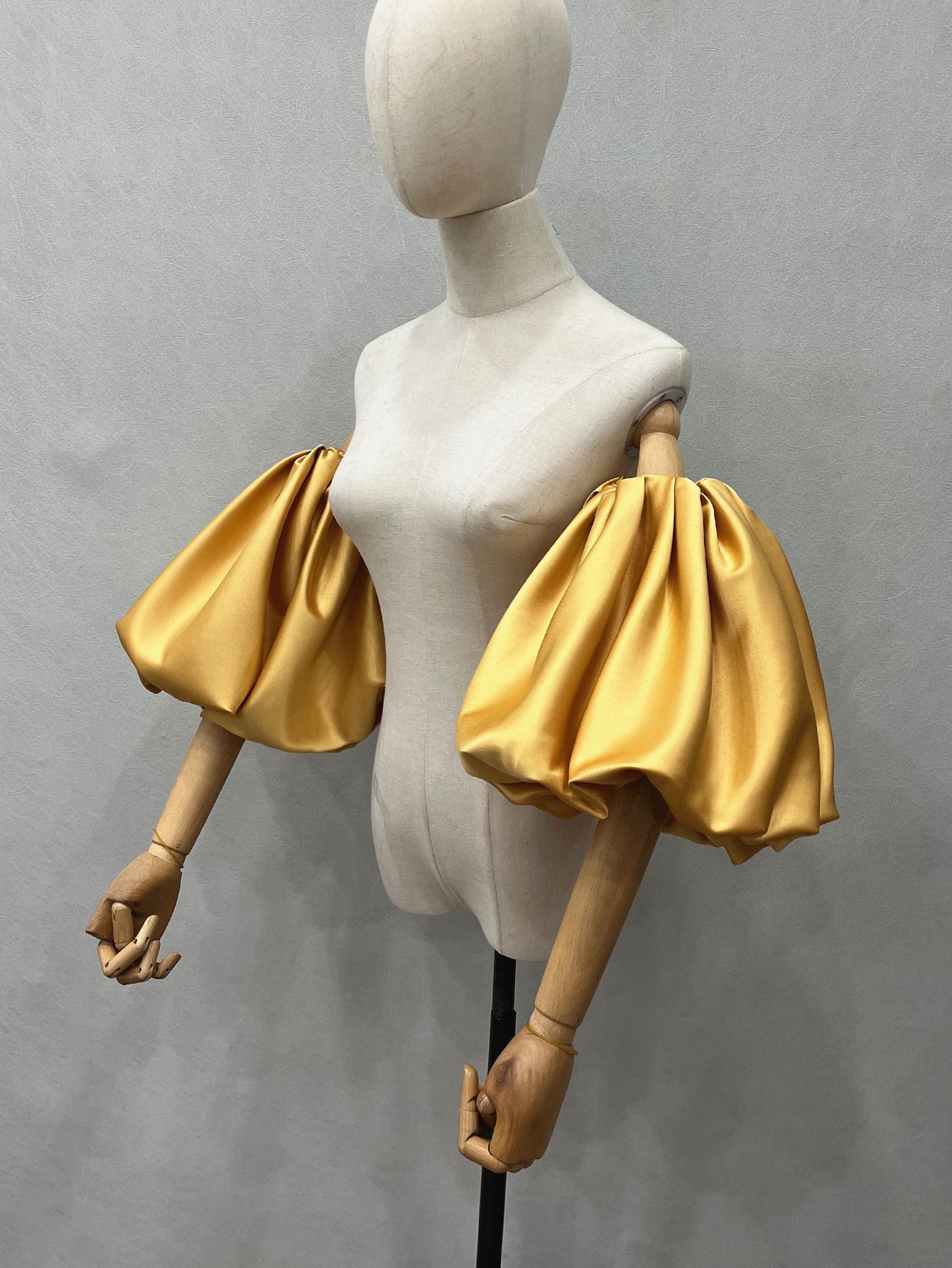 Women's Elegant Designer Puff  - đánh giá và giá Vintage Fashion Photography